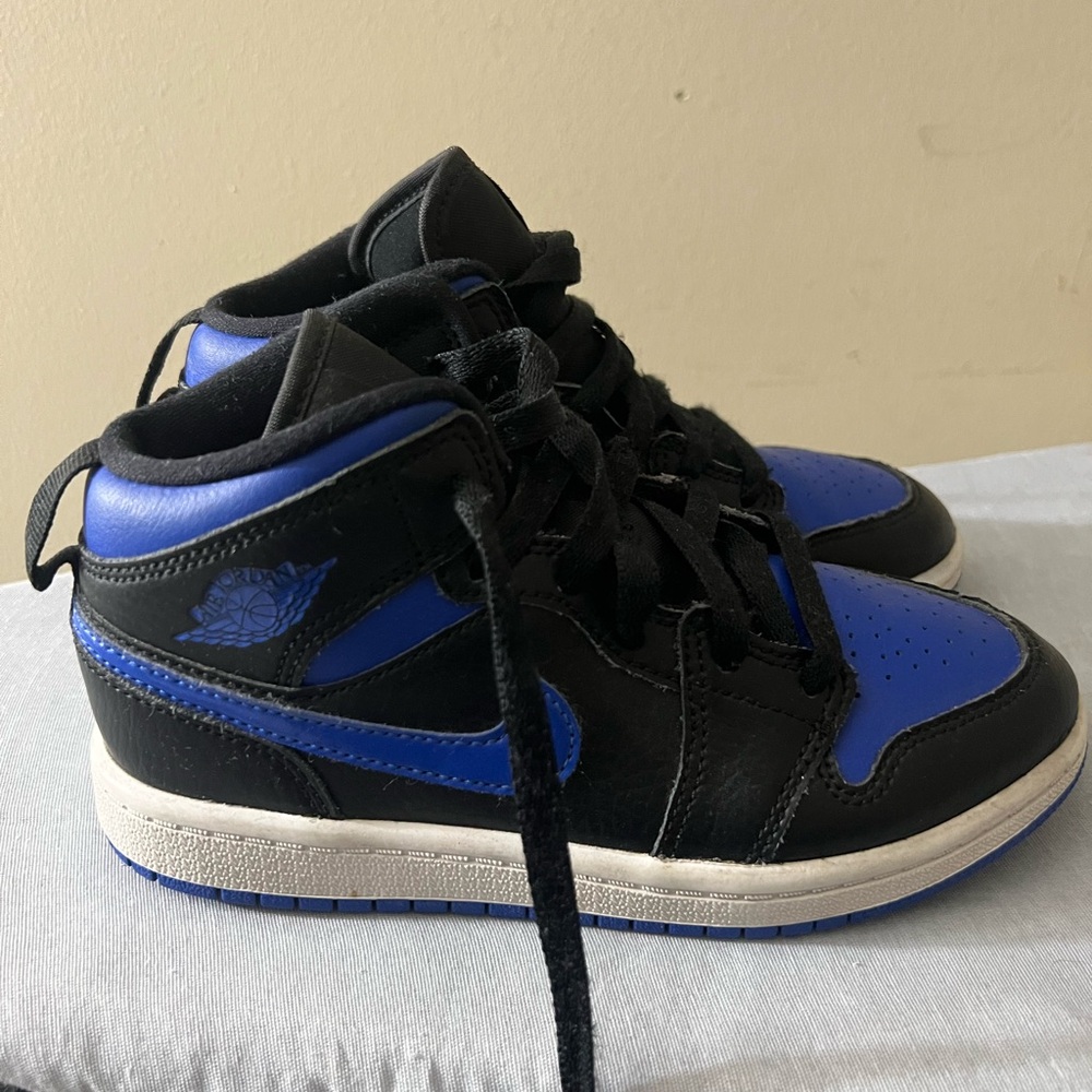 Jordan Kids Black and Blue Sneakers Size 1Y